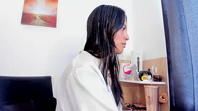 nia  white online show from 10/10/25, 05:47