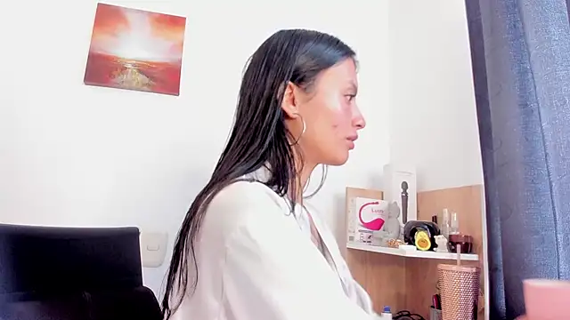 nia  white online show from 11/03/25, 05:05