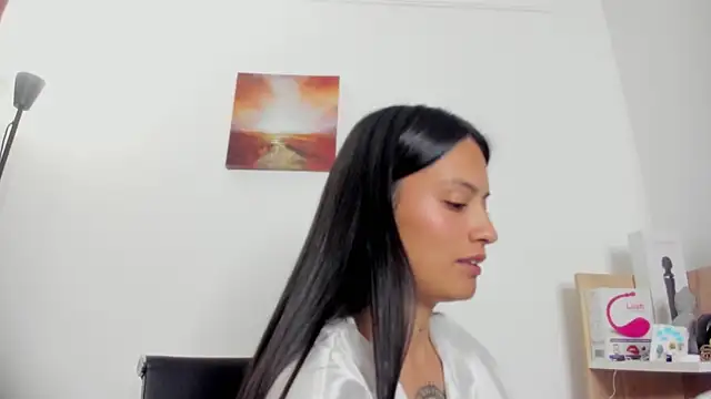 Snapshot of nia__white chatting on 07/05/26, 04:19 nia white online show from 07/05/26, 04:19