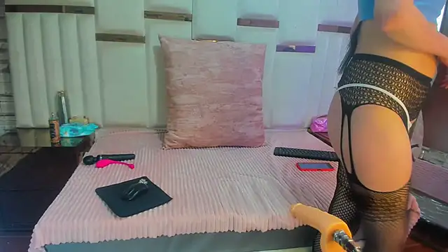 Snapshot of ArianaSmith69 chatting on 02/19/25, 02:11 ArianaSmith69 online show from 02/19/25, 02:11