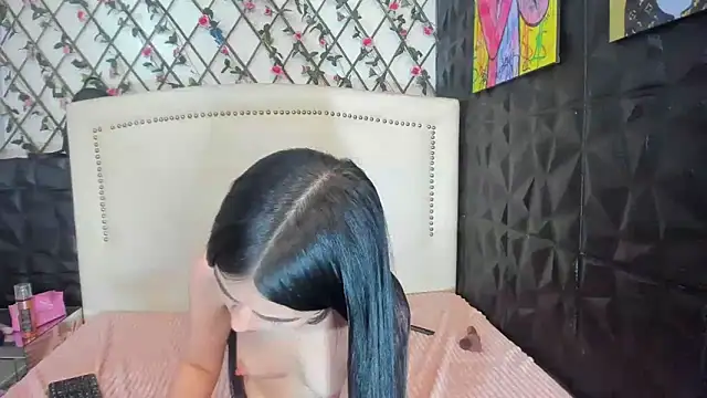 Snapshot of ArianaSmith69 chatting on 02/13/25, 05:11 ArianaSmith69 online show from 02/13/25, 05:11
