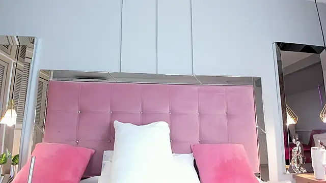 Ahincale online show from 12/18/25, 08:23