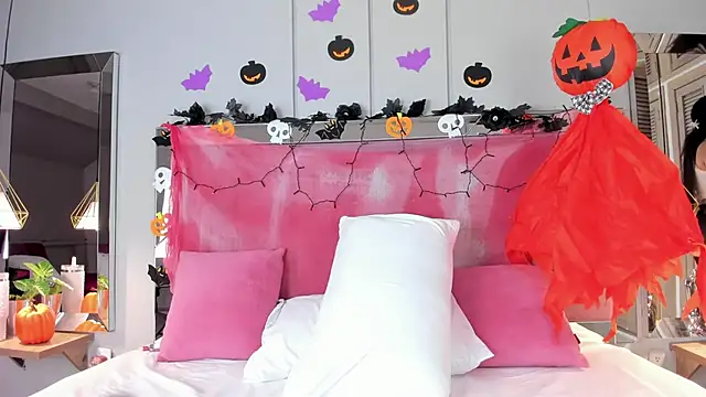 Ahincale online show from 10/30/25, 07:44