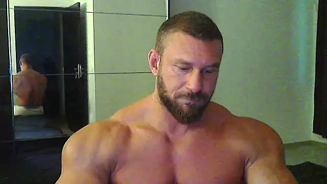 Snapshot of muscularkevin chatting on 07/13/26, 03:39 muscularkevin online show from 07/13/26, 03:39