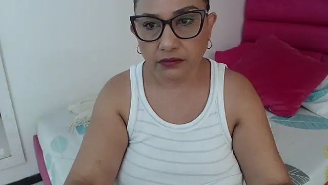 Snapshot of Katha_Marck chatting on 05/14/26, 12:24 Katha Marck online show from 05/14/26, 12:24
