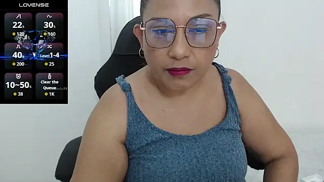 Snapshot of Katha_Marck chatting on 10/15/25, 12:35 Katha Marck online show from 10/15/25, 12:35