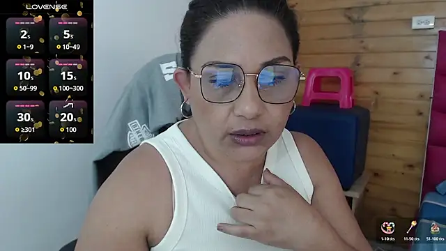 Snapshot of Katha_Marck chatting on 11/21/25, 04:17 Katha Marck online show from 11/21/25, 04:17