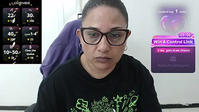 Snapshot of Katha_Marck chatting on 12/14/25, 12:44 Katha Marck online show from 12/14/25, 12:44