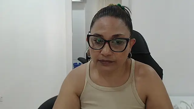 Snapshot of Katha_Marck chatting on 09/13/25, 07:58 Katha Marck online show from 09/13/25, 07:58