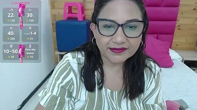 Snapshot of Katha_Marck chatting on 11/19/25, 12:49 Katha Marck online show from 11/19/25, 12:49