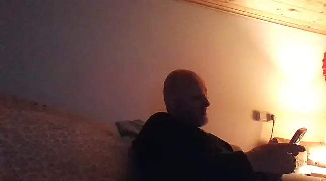 Snapshot of davigochi77bcn chatting on 03/05/25, 10:21 davigochi77bcn online show from 03/05/25, 10:21