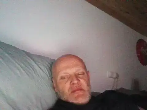 Snapshot of davigochi77bcn chatting on 03/02/25, 09:52 davigochi77bcn online show from 03/02/25, 09:52