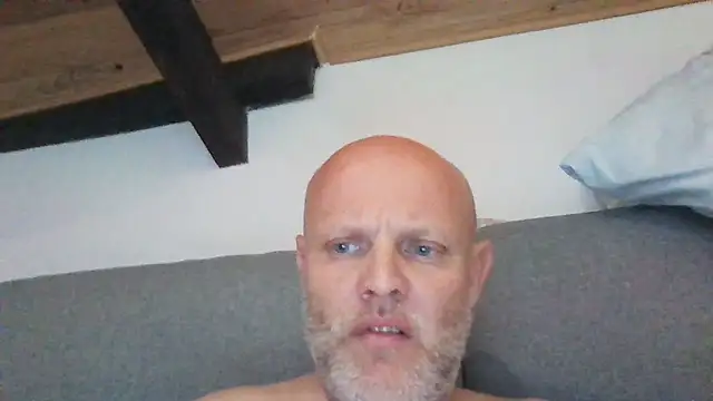 Snapshot of davigochi77bcn chatting on 11/26/25, 11:27 davigochi77bcn online show from 11/26/25, 11:27