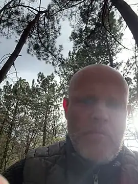 Snapshot of davigochi77bcn chatting on 03/03/25, 04:15 davigochi77bcn online show from 03/03/25, 04:15