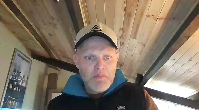 Snapshot of davigochi77bcn chatting on 02/27/25, 08:53 davigochi77bcn online show from 02/27/25, 08:53