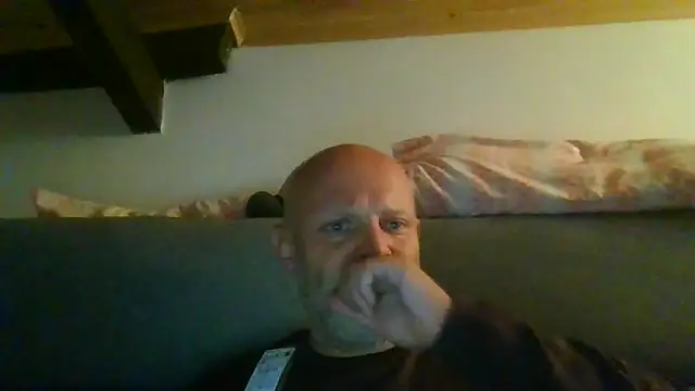 Snapshot of davigochi77bcn chatting on 10/04/25, 08:43 davigochi77bcn online show from 10/04/25, 08:43