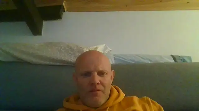 Snapshot of davigochi77bcn chatting on 11/18/25, 08:01 davigochi77bcn online show from 11/18/25, 08:01