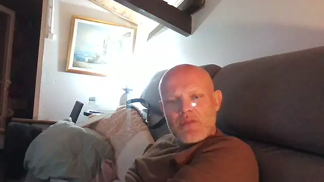 Snapshot of davigochi77bcn chatting on 03/17/25, 10:40 davigochi77bcn online show from 03/17/25, 10:40