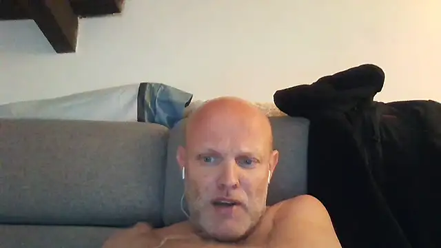 Snapshot of davigochi77bcn chatting on 11/12/25, 06:56 davigochi77bcn online show from 11/12/25, 06:56