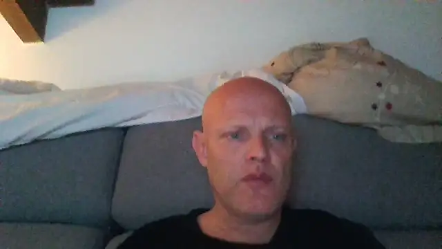 Snapshot of davigochi77bcn chatting on 12/19/25, 08:33 davigochi77bcn online show from 12/19/25, 08:33