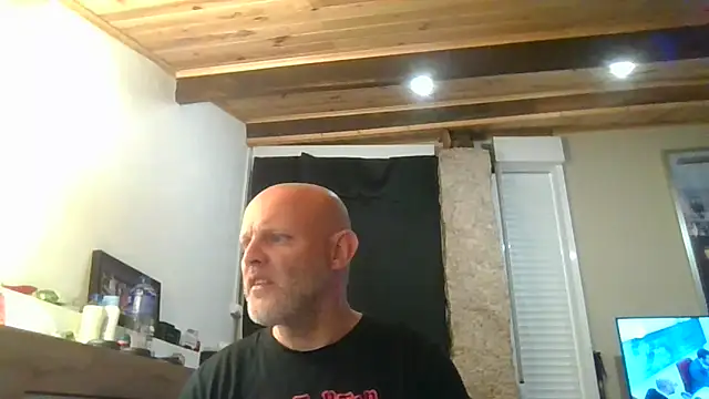 Snapshot of davigochi77bcn chatting on 11/06/25, 06:56 davigochi77bcn online show from 11/06/25, 06:56