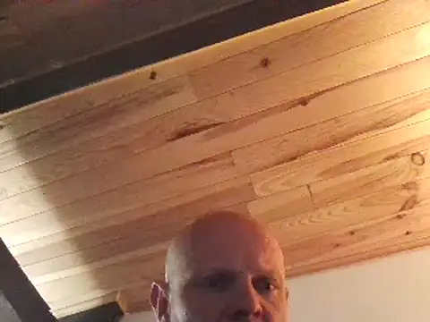 Snapshot of davigochi77bcn chatting on 02/25/25, 11:04 davigochi77bcn online show from 02/25/25, 11:04