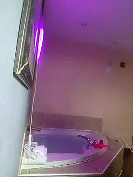 Hotredheadandtoungelasher online show from 10/21/25, 10:36