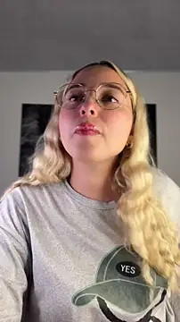 Irisweet  online show from 11/16/25, 09:30