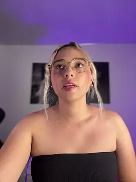 Irisweet  online show from 12/03/25, 10:09