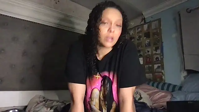 LuLuValenttine101 online show from 04/01/26, 08:48