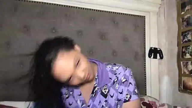 LuLuValenttine101 online show from 04/15/26, 01:15