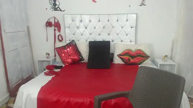 Sweetbigcatt online show from 04/12/26, 04:49