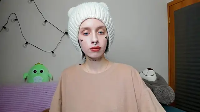 FlowerOfSin2001 online show from 10/03/25, 04:19