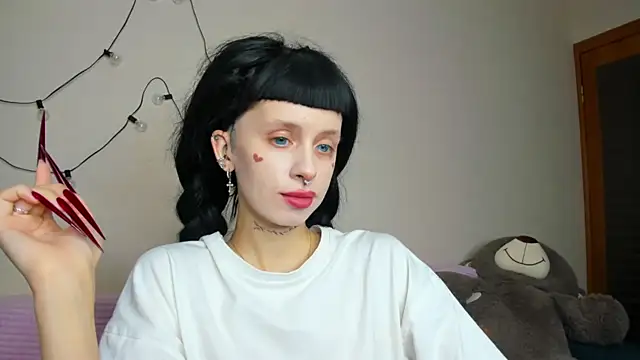 FlowerOfSin2001 online show from 09/12/25, 12:49