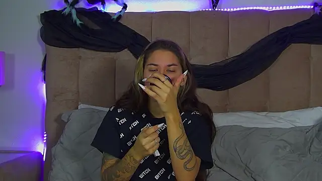 Snapshot of RachelSimpson chatting on 10/31/25, 06:15 RachelSimpson online show from 10/31/25, 06:15