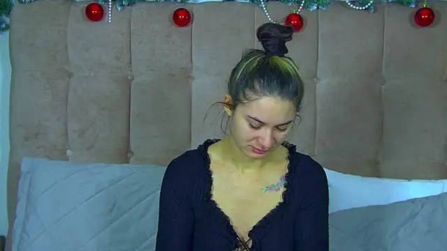 Snapshot of RachelSimpson chatting on 12/17/25, 06:46 RachelSimpson online show from 12/17/25, 06:46