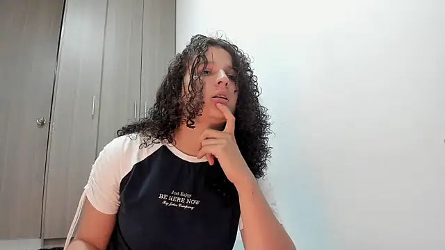 Snapshot of Cositarica_ chatting on 10/06/25, 01:45 Cositarica online show from 10/06/25, 01:45