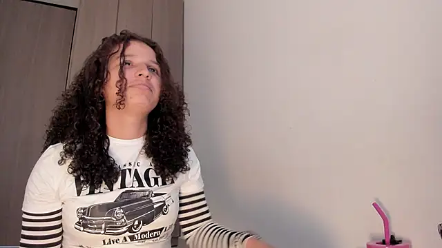 Snapshot of Cositarica_ chatting on 10/04/25, 02:40 Cositarica online show from 10/04/25, 02:40