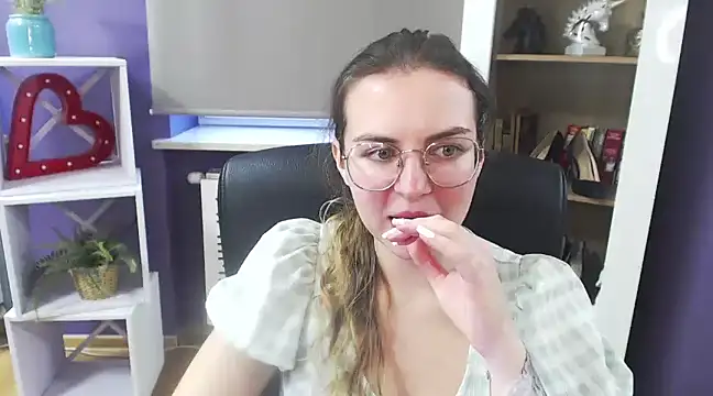 Snapshot of Zoey_Erotic chatting on 02/06/25, 08:39 Zoey Erotic online show from 02/06/25, 08:39