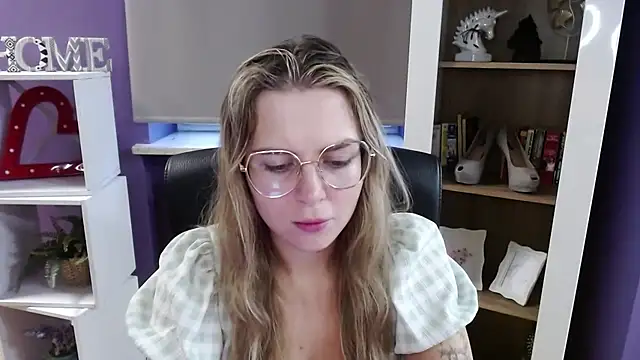 Zoey Erotic online show from 11/10/25, 07:13