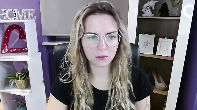 Zoey Erotic online show from 10/23/25, 04:44