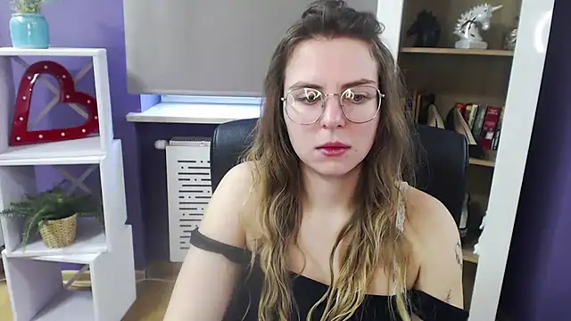 Snapshot of Zoey_Erotic chatting on 02/12/25, 08:49 Zoey Erotic online show from 02/12/25, 08:49