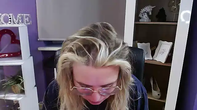 Zoey Erotic online show from 02/19/26, 05:48