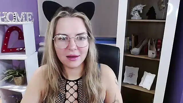 Zoey Erotic online show from 10/31/25, 05:48