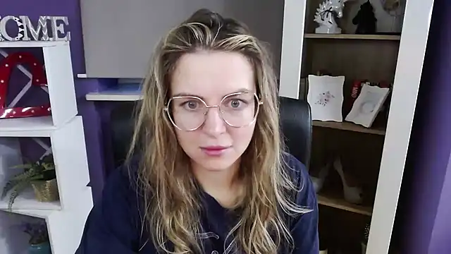 Zoey Erotic online show from 11/17/25, 06:17