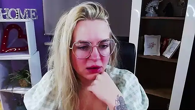 Zoey Erotic online show from 02/04/26, 05:35