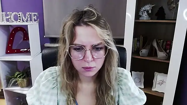 Zoey Erotic online show from 12/02/25, 05:31