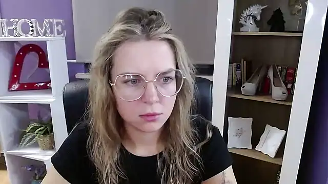 Zoey Erotic online show from 11/05/25, 05:32