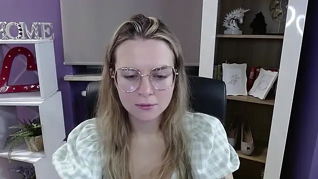 Zoey Erotic online show from 11/12/25, 05:22