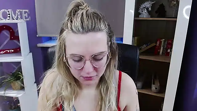 Zoey Erotic online show from 03/03/26, 05:58